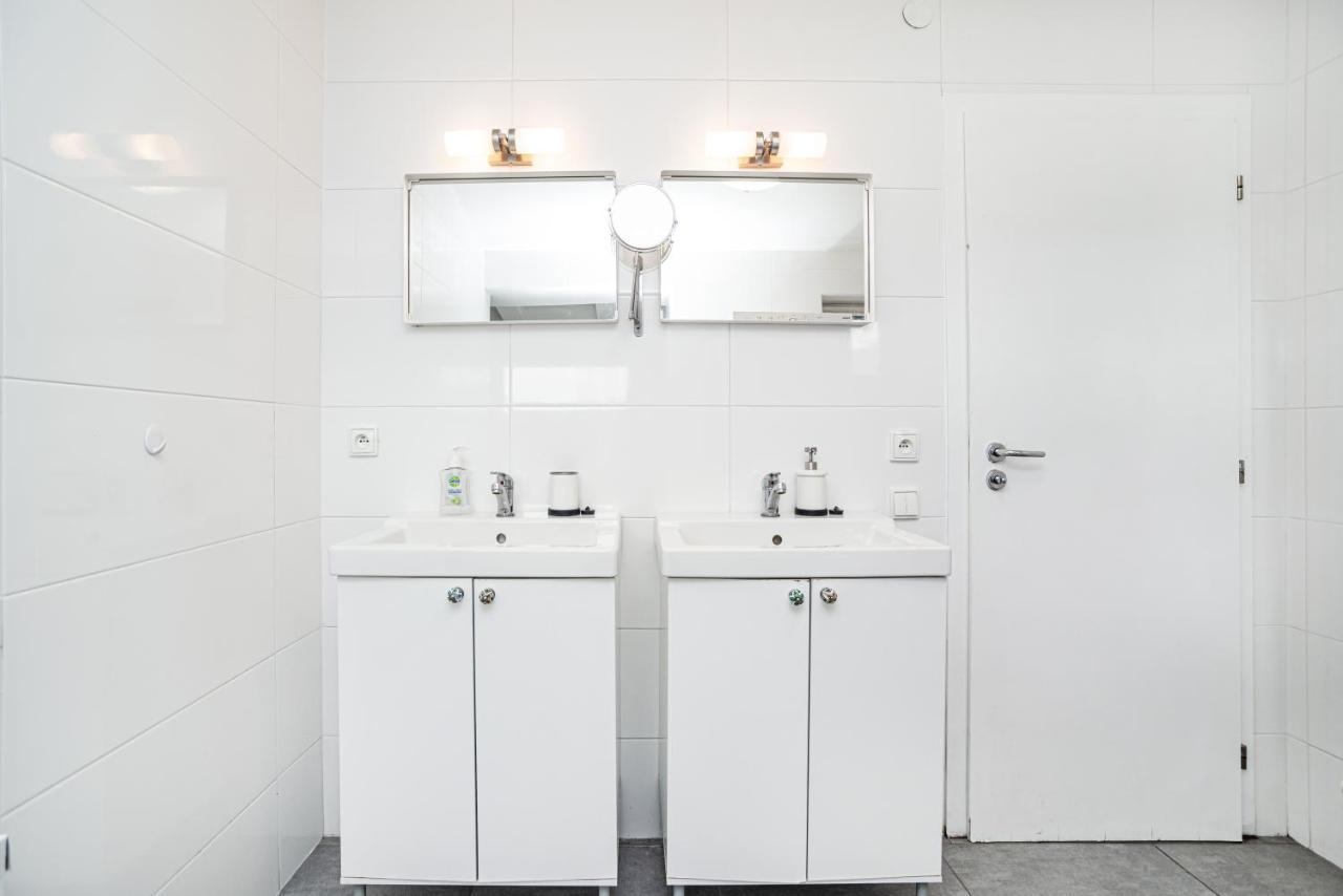 Apartament Central, Spacious, Modern 5 Bedrm Duplex W/balcony